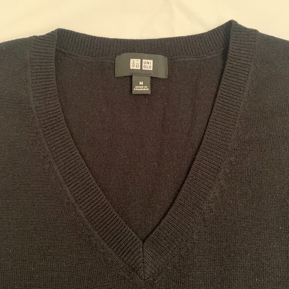 Uniqlo black vest (medium) - Picture 3 of 4